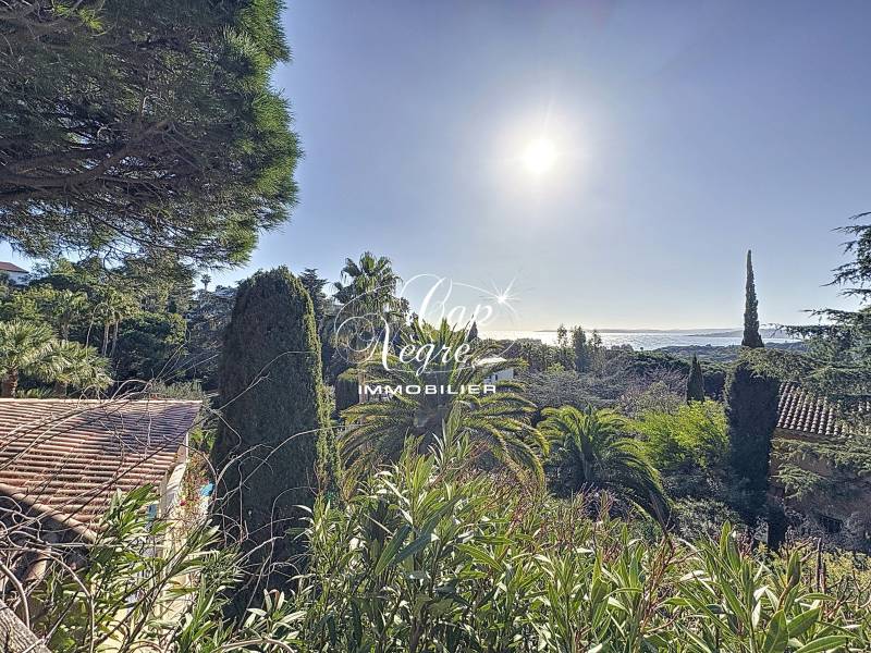 LES ISSAMBRES (83) - VILLA DE PRESTIGE DE 140M² AVEC PISCINE À VENDRE