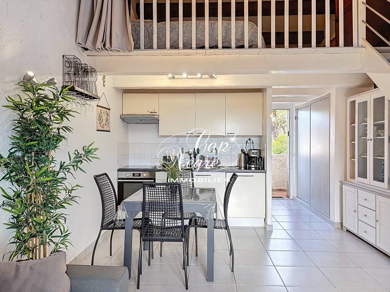 MAZET T2 PROCHE PLAGE DANS RÉSIDENCE CALME À VENDRE AUX ISSAMBRES