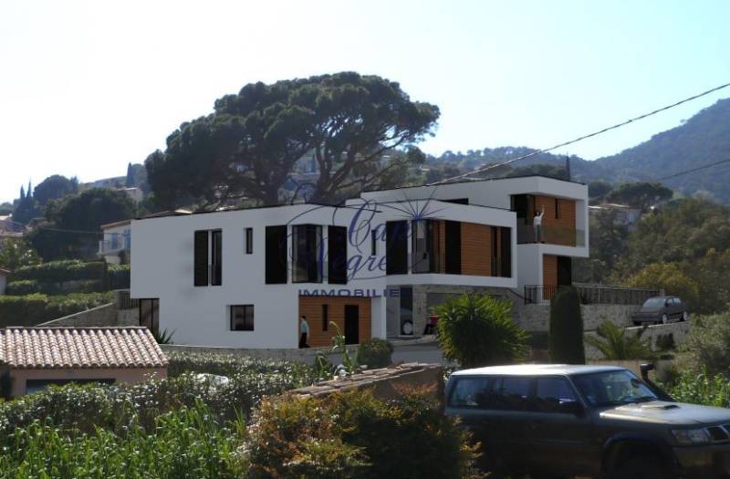 MAISON CONTEMPORAINE À VENDRE À CAVALAIRE SUR MER