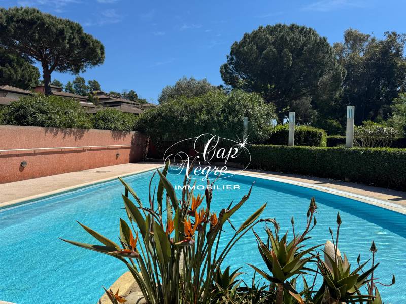 LOCATION SAISONNIÈRE  -  MAZET T3 DUPLEX RENOVE AVEC PISCINE & TERRASSES 