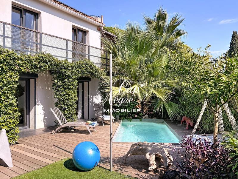 VILLA CLÉ EN MAIN 4 CHAMBRES PROCHE CENTRE ET MER À VENDRE À CAVALAIRE SUR MER - GOLFE DE SAINT TROPEZ