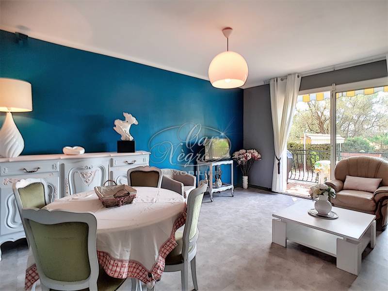 JOLIE MAISON DES ANNÉES 60 AVEC TERRAIN PAYSAGÉ PROCHE COMMODITÉS BORMES LES MIMOSAS