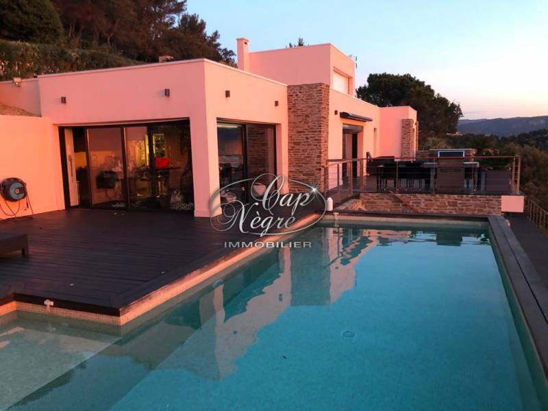 DOMAINE DU CAP BÉNAT - VILLA D'EXCEPTION