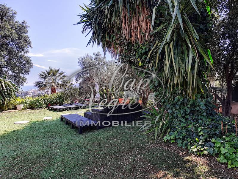 magnifique propriété au calme vue mer et piscine 3 chambres  plus bureau