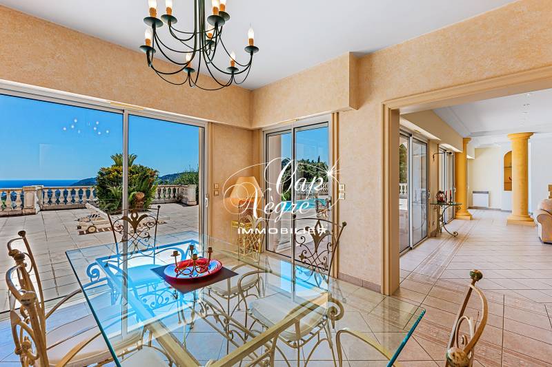 VILLA D'EXCEPTION VUE MER 5 CHAMBRES À VENDRE À MANDELIEU LA NAPOULE