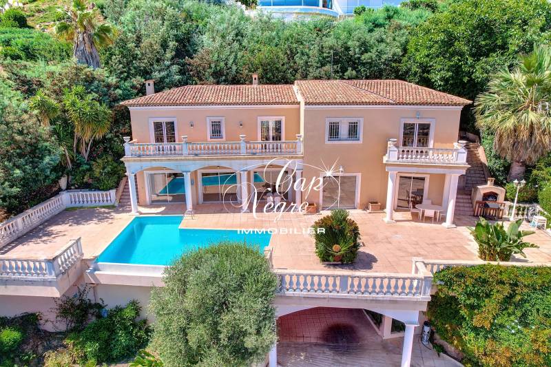 VILLA D'EXCEPTION VUE MER 5 CHAMBRES À VENDRE À MANDELIEU LA NAPOULE