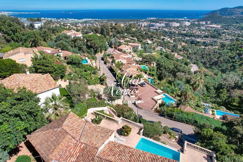 VILLA D'EXCEPTION VUE MER 5 CHAMBRES À VENDRE À MANDELIEU LA NAPOULE