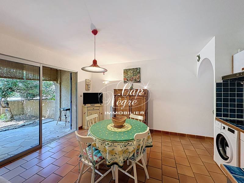 SOUS-OFFRE - MAZET T2 DE 33M² DANS UNE RÉSIDENCE PROCHE DE LA MER À VENDRE À CAVALAIRE SUR MER