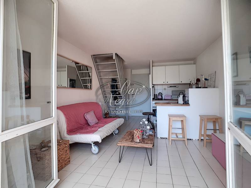 charmant T2 sur 2 niveaux avec terrasse et jardin Cavalière