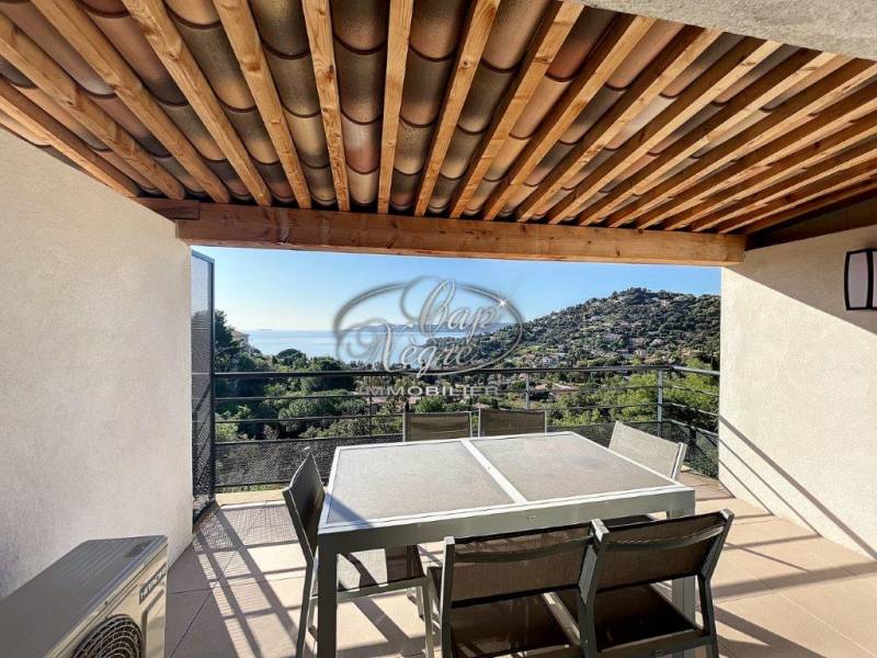 superbe T2 copropriété rénovée en 2015 face à la mer Aiguebelle Le Lavandou