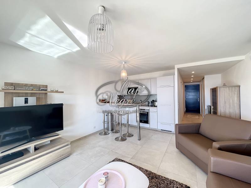 VENDU PAR CAP NÈGRE IMMOBILIER - EXCLUSIVITÉ AIGUEBELLE - SUPERBE APPARTEMENT AVEC TERRASSE VUE MER