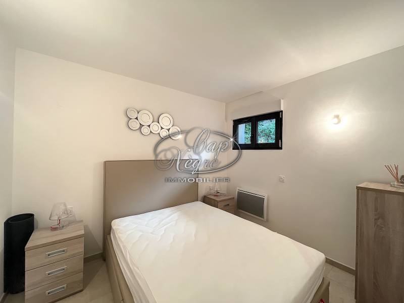 VENDU PAR CAP NÈGRE IMMOBILIER - EXCLUSIVITÉ AIGUEBELLE - SUPERBE APPARTEMENT AVEC TERRASSE VUE MER