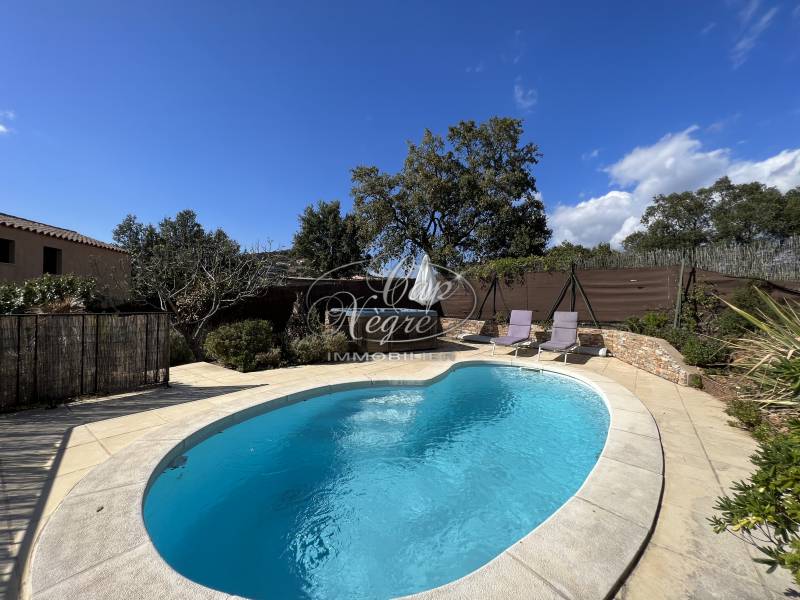 VALCROS - MAISON AVEC PISCINE DANS DOMAINE PRIVÉ