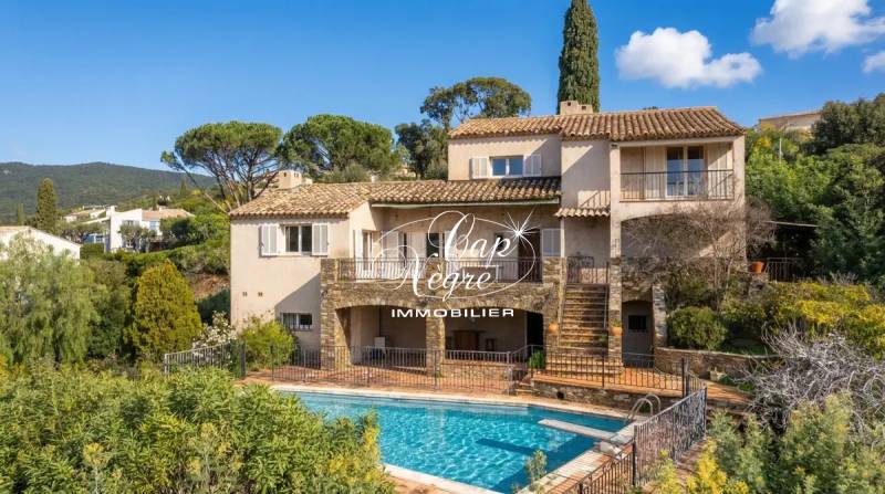 VILLA À 1MIN DE LA PLAGE VUE MER À RÉNOVER À VENDRE À CAVALAIRE SUR MER - GOLFE DE SAINT TROPEZ