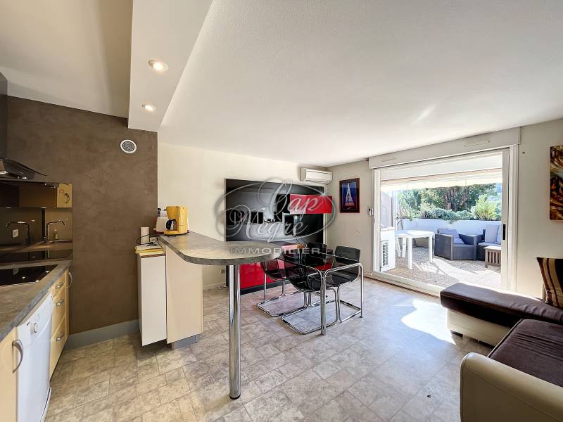 SOUS OFFRE - APPARTEMENT REFAIT ET CLIMATISÉ - CAVALIÈRE