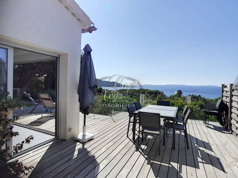SOUS OFFRE - MAGNIFIQUE PROPRIETE VUE ET PROCHE MER AVEC PISCINE - CAVALIERE