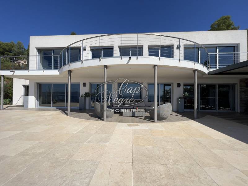 PROPRIETE CONTEMPORAINE AIGUEBELLE VUE MER