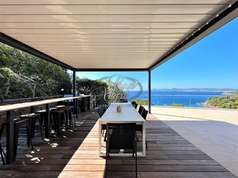 PROPRIETE CONTEMPORAINE AIGUEBELLE VUE MER