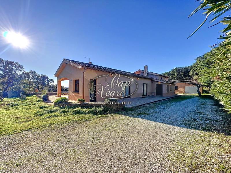 Propriété avec garage à vendre à Cavalière