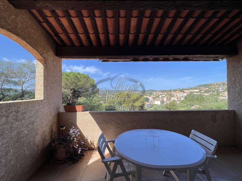 VENDU PAR CAP NÈGRE IMMOBILIER - BORMES - APPARTEMENT AVEC VUE SUR LES COLLINES