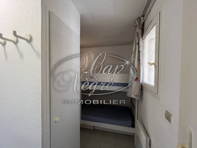 SOUS OFFRE - RÉSIDENCE PIEDS DANS L'EAU VUE MER - PRAMOUSQUIER