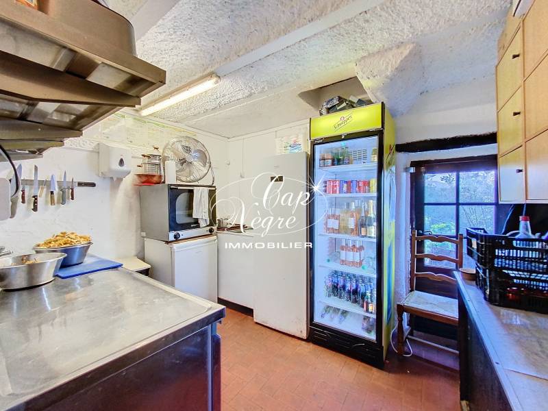 RESTAURANT À VENDRE AVEC TERRASSES AU COEUR DU VILLAGE DE RAMATUELLE