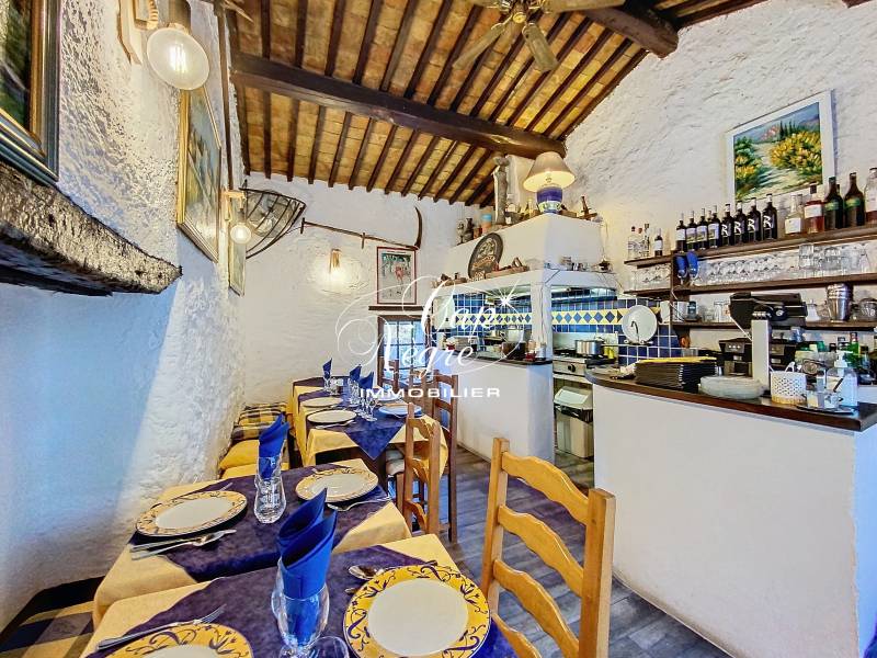 RESTAURANT À VENDRE AVEC TERRASSES AU COEUR DU VILLAGE DE RAMATUELLE