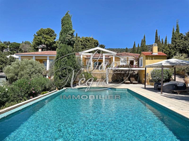 magnifique villa avec piscine et terrain attenant paysagé vue mer Rayol Canadel