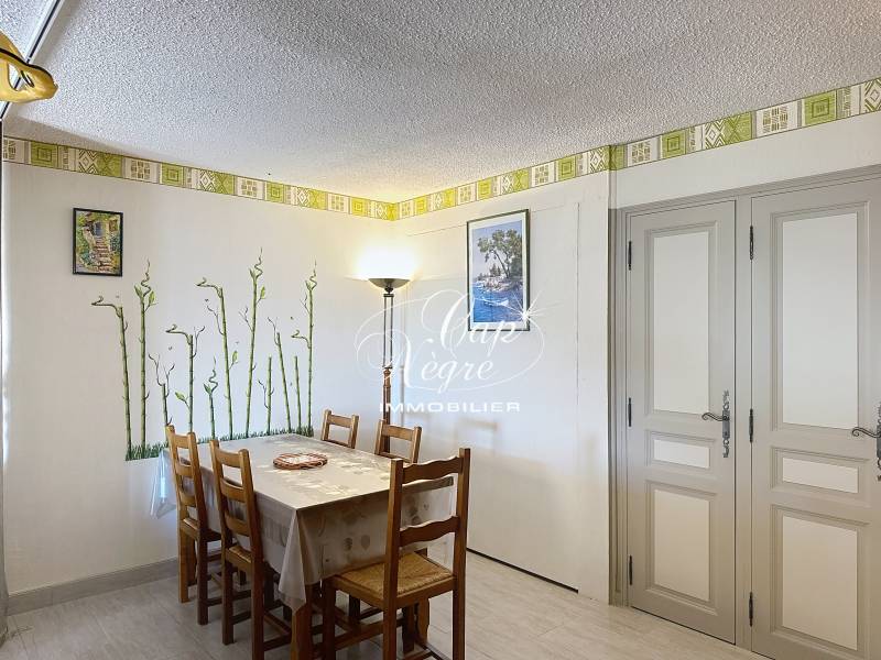 T2 lumineux avec terrasse, vue mer et parking – Saint-Clair au Lavandou