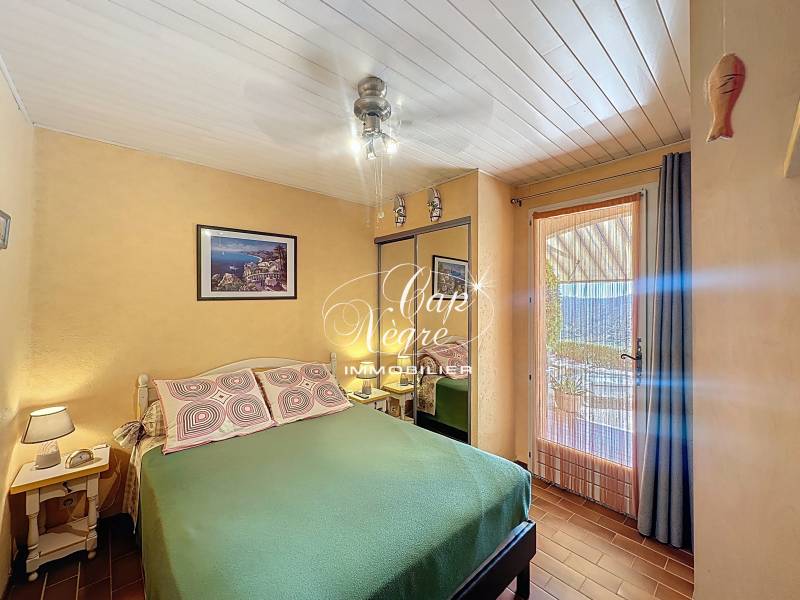 T2 lumineux avec terrasse, vue mer et parking – Saint-Clair au Lavandou