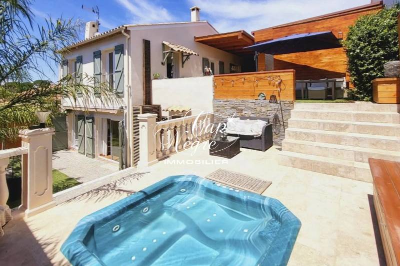 VILLA CLÉ EN MAIN PROCHE CENTRE VILLE À VENDRE RÉNOVÉE À SAINTE MAXIME - GOLFE DE SAINT TROPEZ