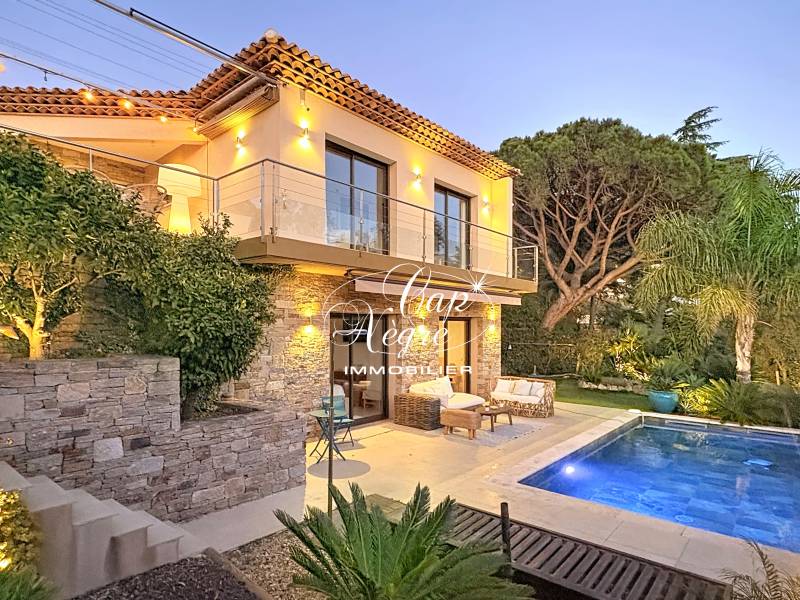 VILLA CONTEMPORAINE VUE MER AVEC PISCINE & PRESTATIONS HAUT DE GAMME À VENDRE À SAINTE MAXIME - GOLFE DE SAINT TROPEZ