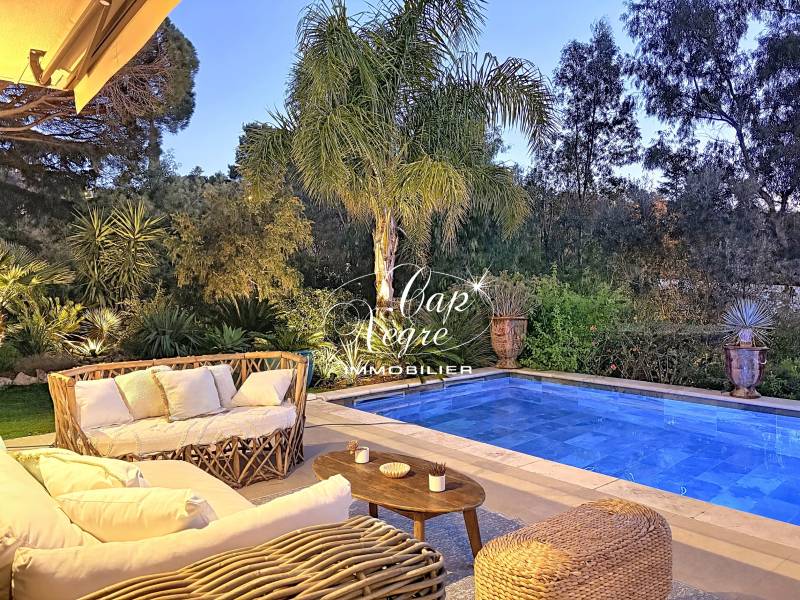 VILLA CONTEMPORAINE VUE MER AVEC PISCINE & PRESTATIONS HAUT DE GAMME À VENDRE À SAINTE MAXIME - GOLFE DE SAINT TROPEZ