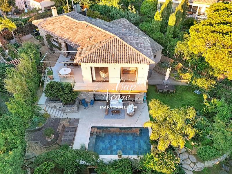 VILLA CONTEMPORAINE VUE MER AVEC PISCINE & PRESTATIONS HAUT DE GAMME À VENDRE À SAINTE MAXIME - GOLFE DE SAINT TROPEZ