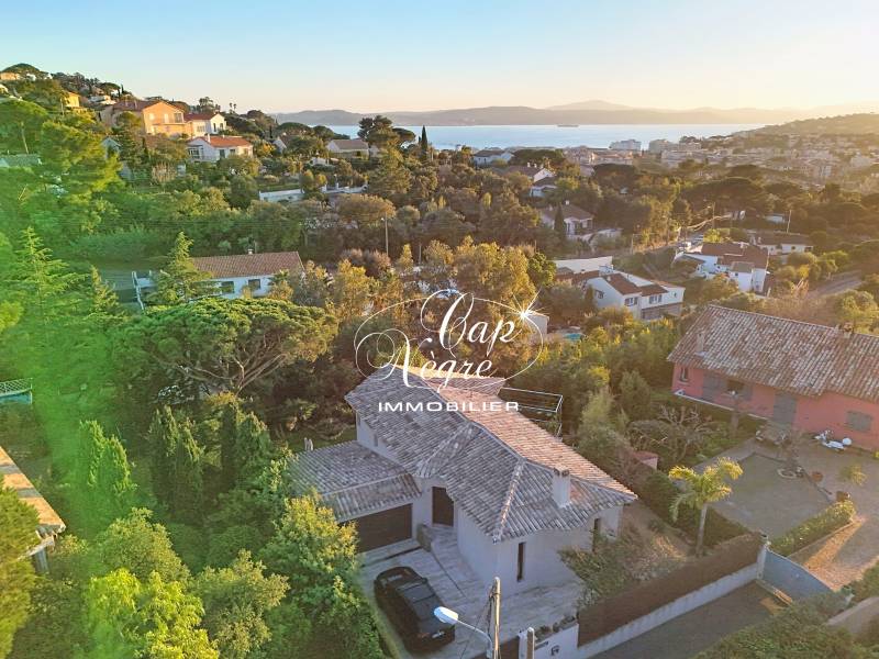 VILLA CONTEMPORAINE VUE MER AVEC PISCINE & PRESTATIONS HAUT DE GAMME À VENDRE À SAINTE MAXIME - GOLFE DE SAINT TROPEZ