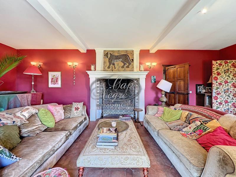 CHARMANTE PROPRIETE A VENDRE AU LAVANDOU