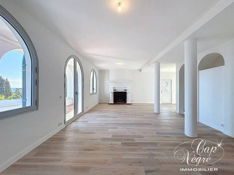 Rayol-Canadel : VILLA UNIQUE PAR SON CHARME ET SON EMPLACEMENT