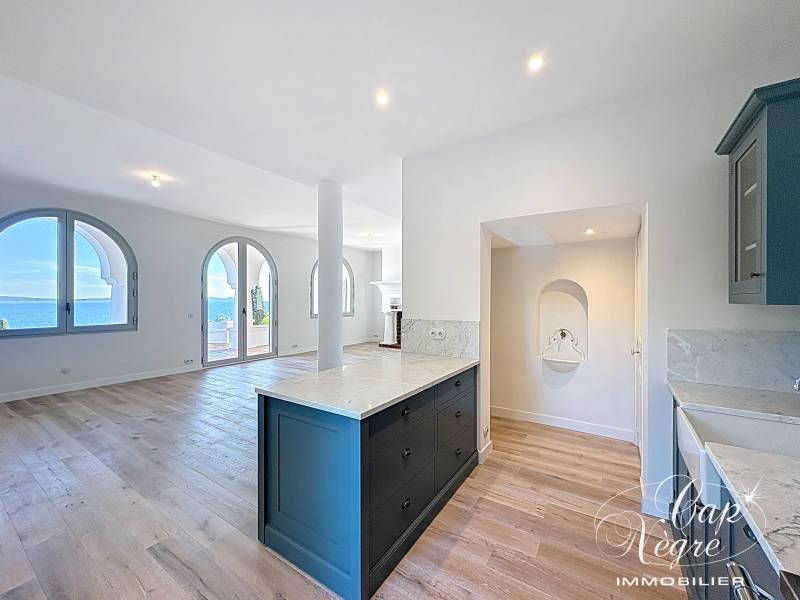 Rayol-Canadel : VILLA UNIQUE PAR SON CHARME ET SON EMPLACEMENT