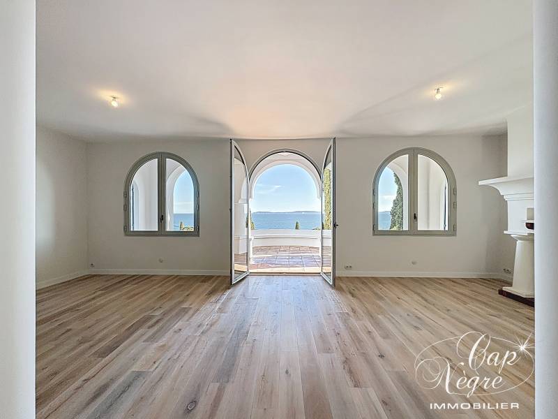 Rayol-Canadel : VILLA UNIQUE PAR SON CHARME ET SON EMPLACEMENT