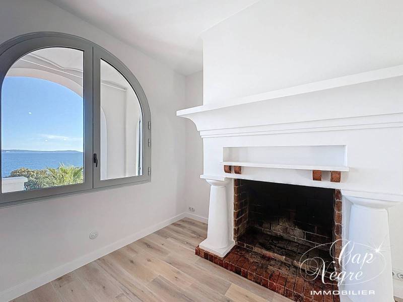 Rayol-Canadel : VILLA UNIQUE PAR SON CHARME ET SON EMPLACEMENT