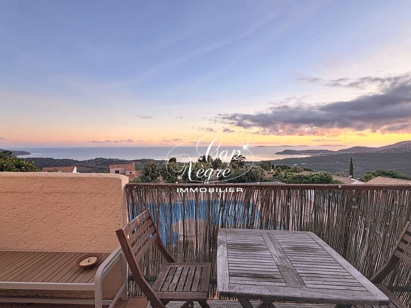 SOUS COMPROMIS - STUDIO CLÉ EN MAIN VUE MER PANORAMIQUE À VENDRE EN EXCLUSIVITÉ À LA CROIX-VALMER