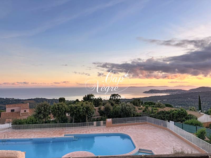 SOUS COMPROMIS - STUDIO CLÉ EN MAIN VUE MER PANORAMIQUE À VENDRE EN EXCLUSIVITÉ À LA CROIX-VALMER