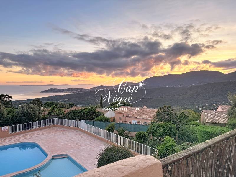 SOUS COMPROMIS - STUDIO CLÉ EN MAIN VUE MER PANORAMIQUE À VENDRE EN EXCLUSIVITÉ À LA CROIX-VALMER