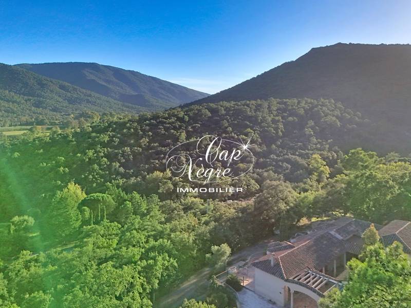 TERRAIN CONSTRUCTIBLE VUE DÉGAGÉE À VENDRE À LA MÔLE - GOLFE DE SAINT TROPEZ