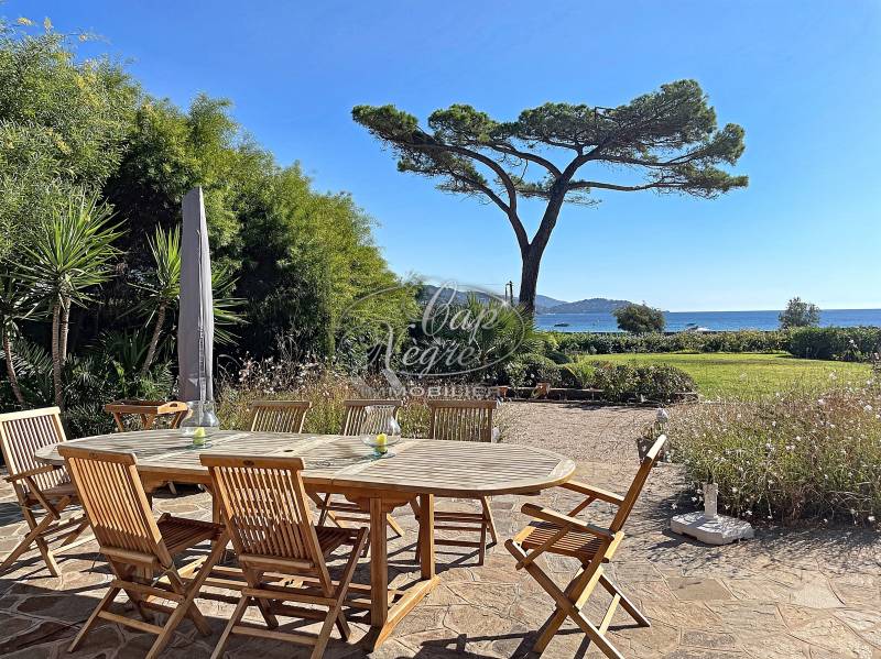 VILLA EXCEPTIONNELLE ST CLAIR TERRAIN PAYSAGE PIEDS DANS L'EAU