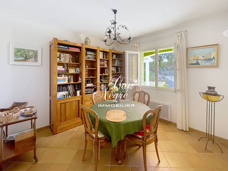 MAISON DE CHARME DANS UN DOMAINE PRISÉ À VENDRE À LA CROIX VALMER