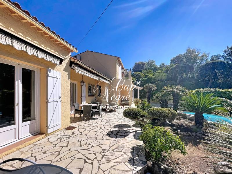 MAISON DE CHARME DANS UN DOMAINE PRISÉ À VENDRE À LA CROIX VALMER