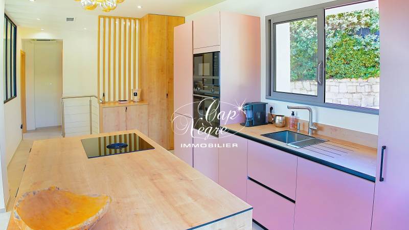 VILLA MODERNE VUE MER FACE AUX PLAGES RÉNOVÉE À NEUF À VENDRE AUX ISSAMBRES