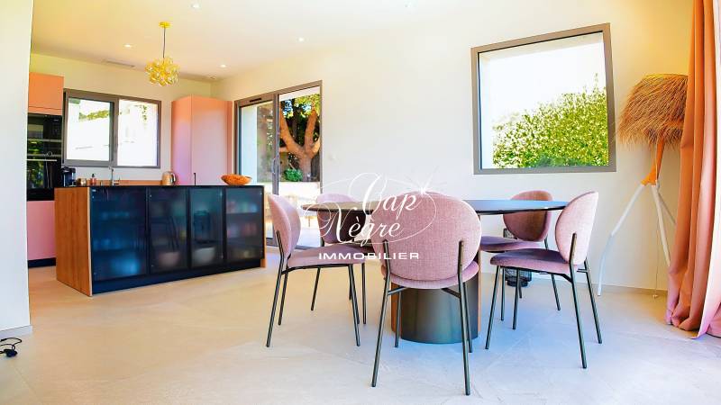 VILLA MODERNE VUE MER FACE AUX PLAGES RÉNOVÉE À NEUF À VENDRE AUX ISSAMBRES