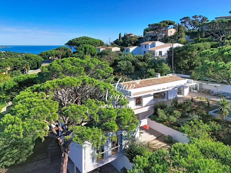 VILLA D'ARCHITECTE CONTEMPORAINE NEUVE VUE SUR LES COLLINES À VENDRE À SAINTE MAXIME - GOLFE DE SAINT TROPEZ